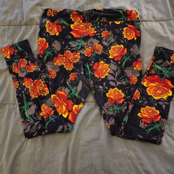 LuLaRoe Pants - Lularoe leggings, Size TC, Roses